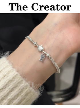 精致银链，手腕上的风景