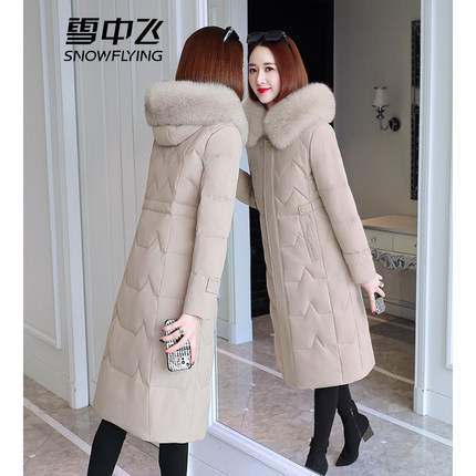 雪中飞品牌羽绒服女中长款2024新款冬季过膝长过膝加厚保暖外套女