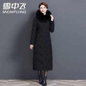 雪中飞羽绒服女中长款中年妈妈2023新款中老年冬季外套长过膝名牌