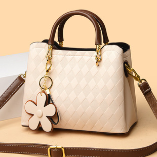 日本进口女包高级感时尚百搭休闲大容量中年妈妈包潮流单肩斜挎手