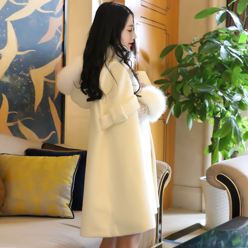 【品牌热卖】潮流冬新品女装韩版宽松中长款毛呢外套斗篷真狐狸毛 - 封面