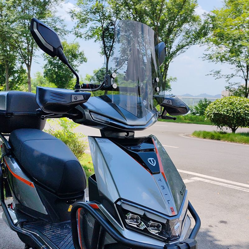 适用深远t300挡风板台铃雷豹风挡电动车前挡风玻璃板改装配件可调