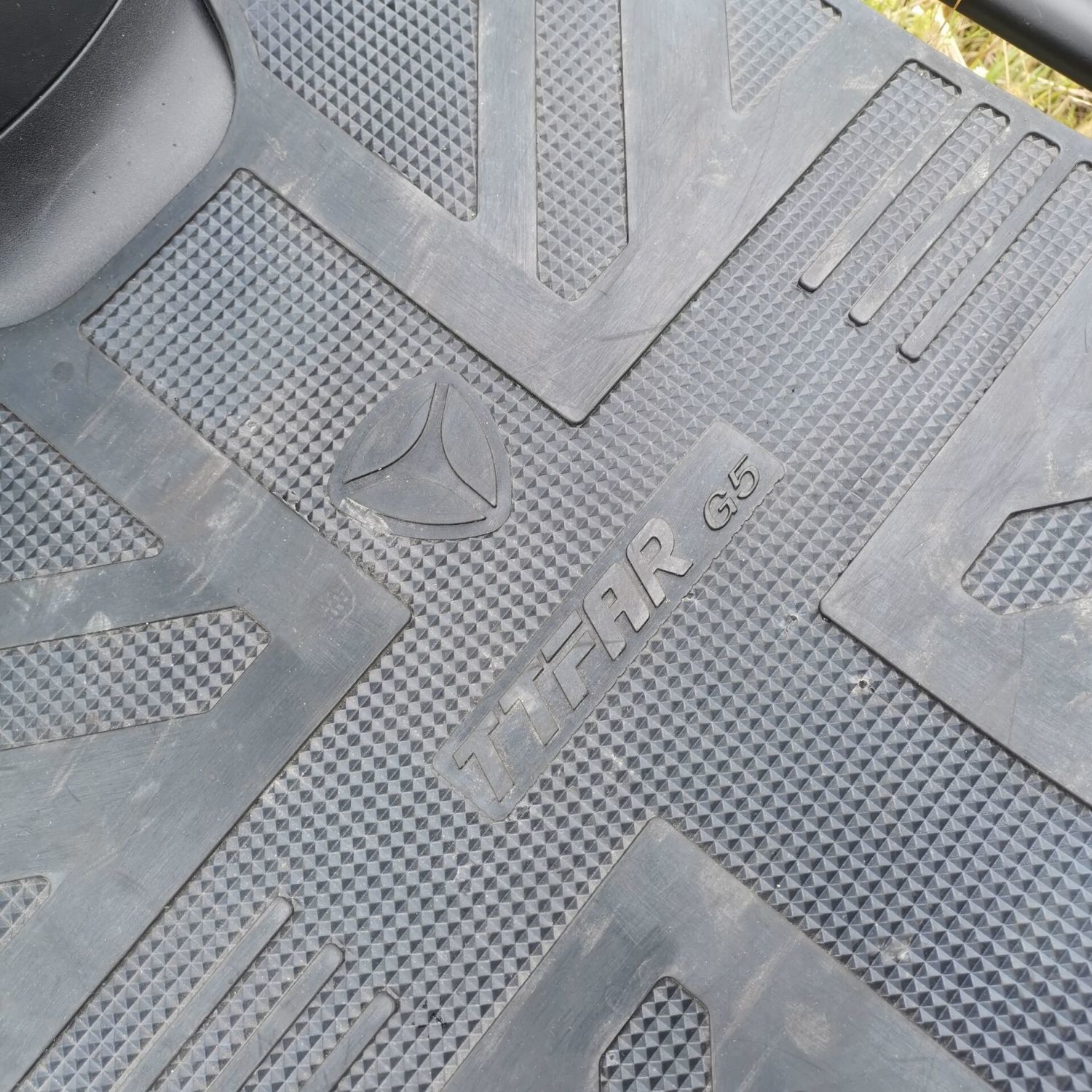 适用适用于电动车冠能G5M5M6T5T7脚垫踏板车防水防滑加厚护垫改装