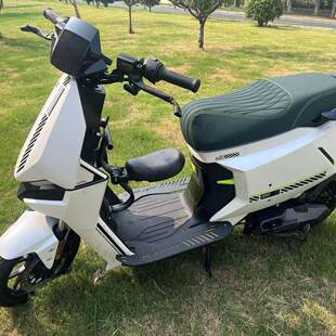 适用f400t一体座垫舒适加高加厚绒感压花防水座包座垫配件