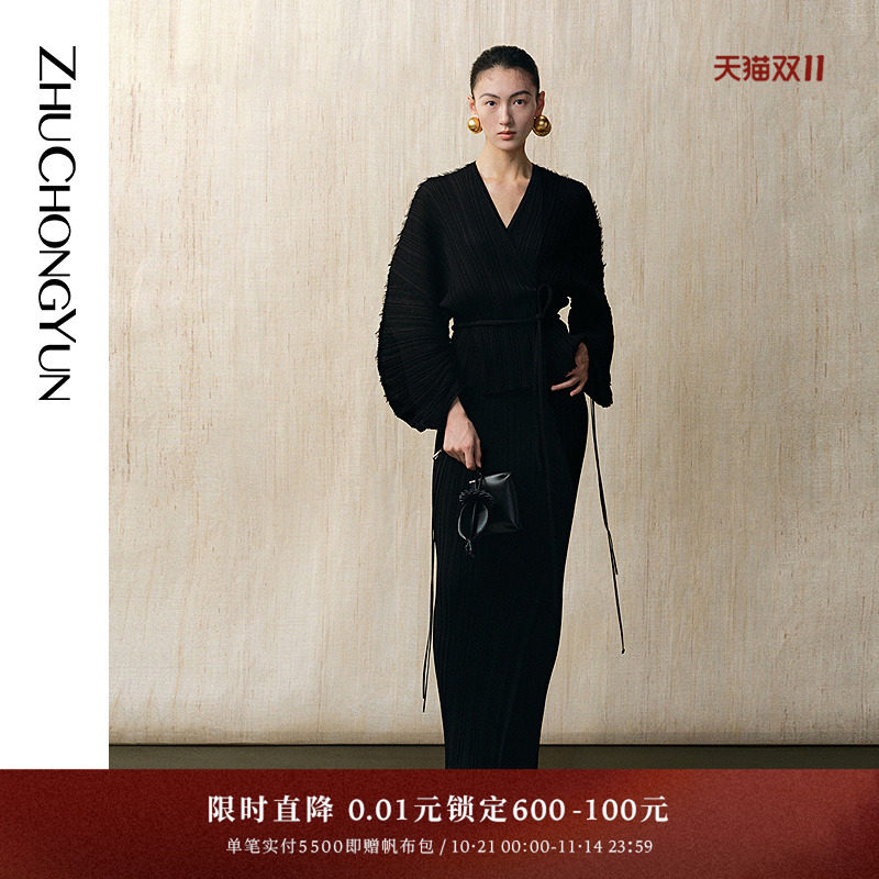 ZHUCHONGYUN2025春新款立体肌理抽绳设计配腰带黑色毛边针织衫