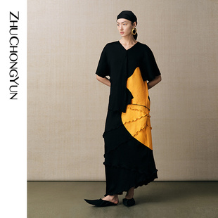皱感缎纹 ZHUCHONGYUN2025夏撞色印花分割线不规则裁片半裙