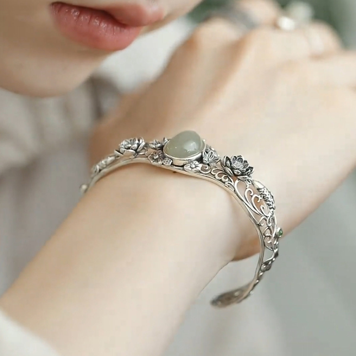 复古做旧锦鲤莲花手镯女新中式国风仿和田玉开口手环汉服古风饰品