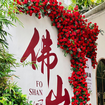 中国风红瀑布仿真玫瑰花墙打卡