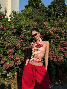 度假风挂脖露背吊带上衣背心绸缎露背吊带背心女性感上衣 ins同款