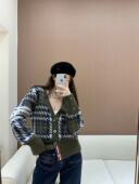 纽扣 男女同款 四杠v领鸟眼提花格纹针织羊毛开衫 短款