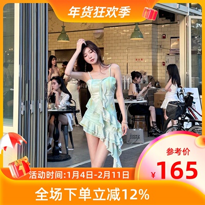 设计感碎花短款收腰小清新连衣裙