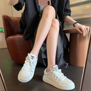真皮厚底休闲小白鞋女2026春季新款百搭圆头面包鞋系带增高板鞋女