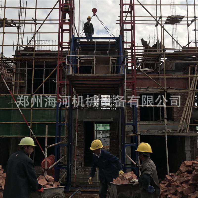 2021工地灰斗车砖头上货机 盖房使用货物升降机 两柱一篮货梯厂家