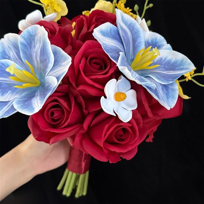 红蓝搭配仿真花束红色玫瑰领证结婚礼物球形手捧假花新娘拍摄道具