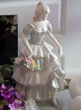 中古瓷偶提裙女孩高级感法式公主桌面小屏风氛围感装饰陶瓷蓝摆件