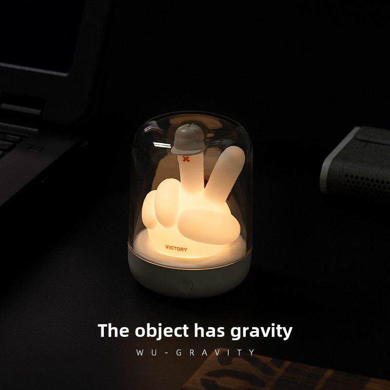 物体有重力，胜利灯笼，学校比赛开始的小礼物，男孩，女朋友，的