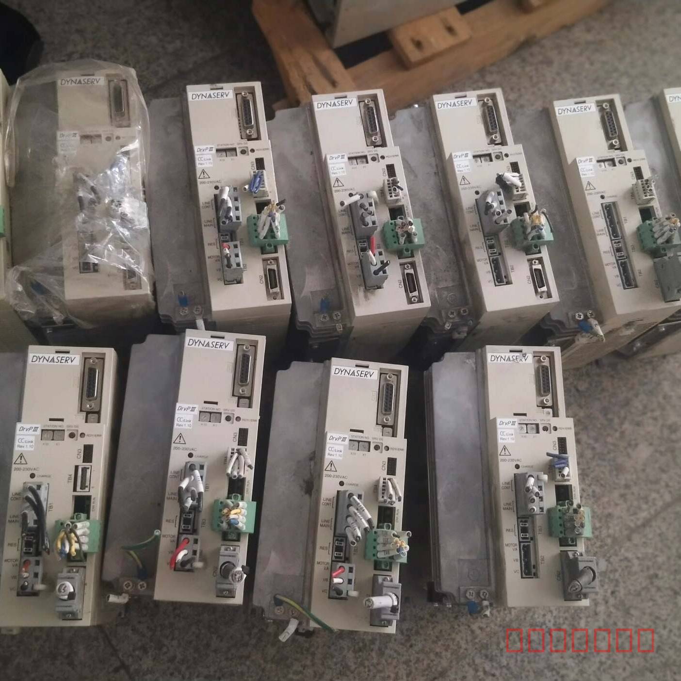 议价YASKAWA伺服驱动器，型号UR1BP3-015N-1KC维修