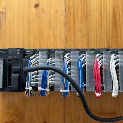 议价PA202 CJ2M-CPU11 IC10 工控自动化可编程控制器模块维修