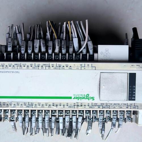 议价TM218LDA40DR4PHN 可编程逻辑控制器 工控自动化控制模块维修