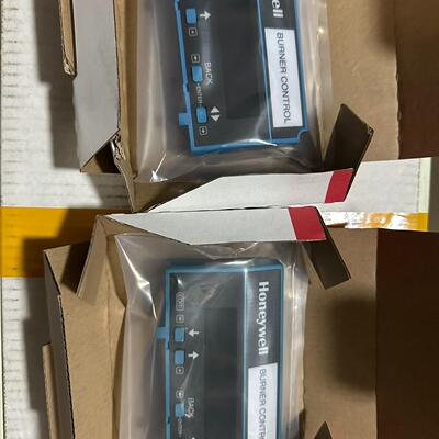 议价S7800A 1142 燃烧器控制显示屏 工业工控自动化设备配件维修