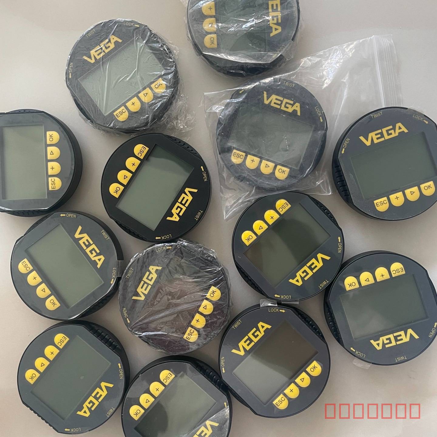 议价全新VEGA威格手操器，型号PLICSCOM.XB，维修