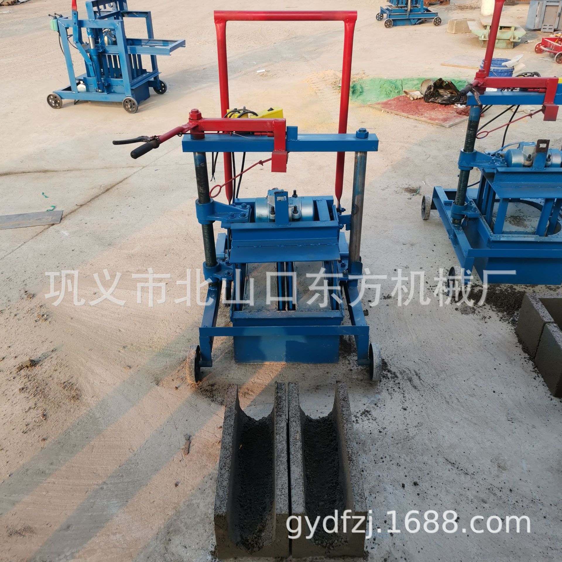 小移动生产U型水槽电动水泥制砖机免托板占地小出砖快220V电压