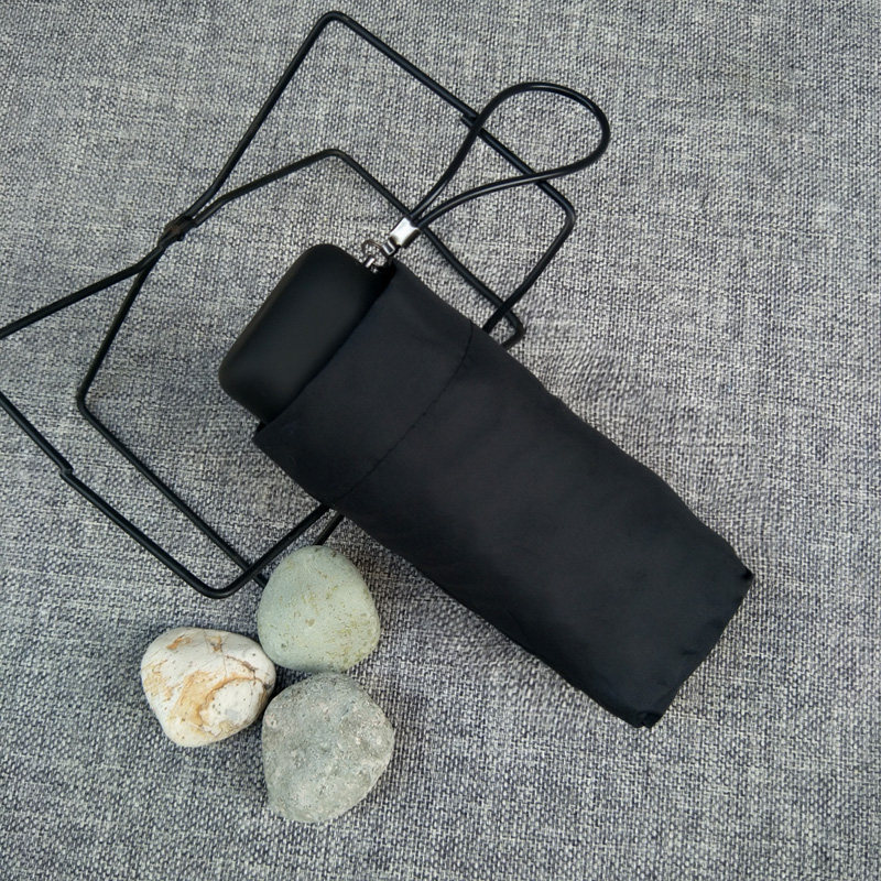 袖珍全黑色五折伞超轻小黑伞遮阳男女纯色迷你扁形折叠黑胶口袋伞