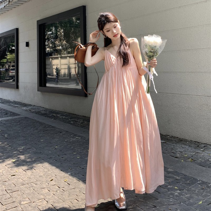 海边度假风粉色吊带连衣裙女夏季法式v领宽松显瘦无袖沙滩长裙子