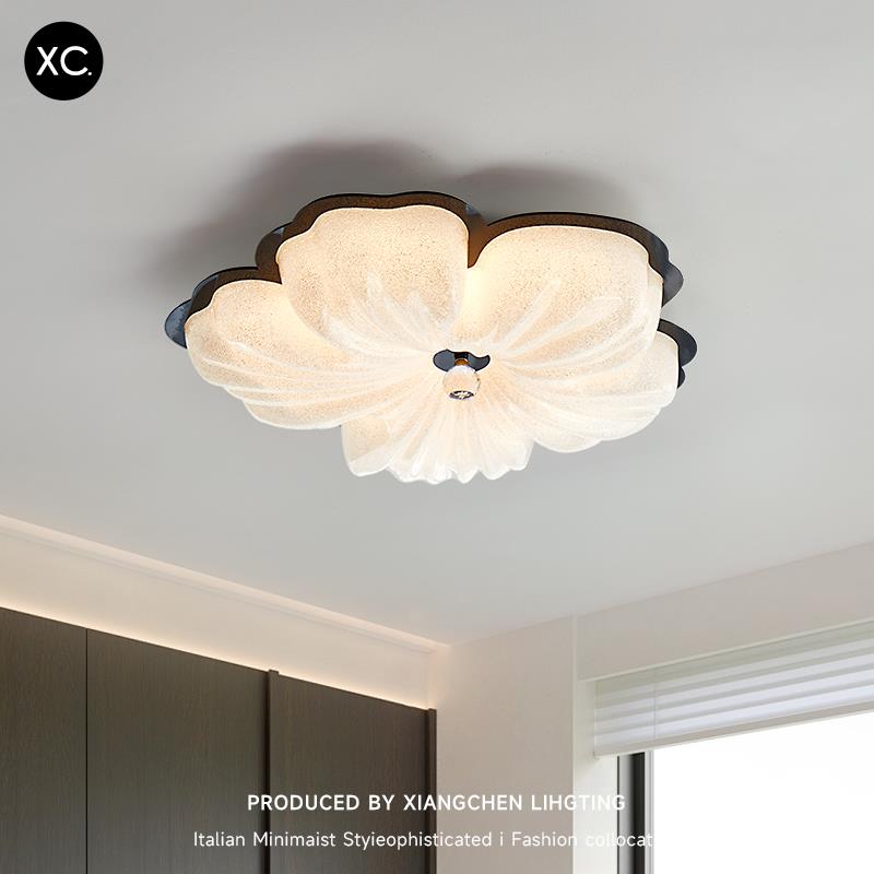 乡晨意式极简卧室吸顶灯现代护眼花朵轻奢水晶砂高级感新款卧室灯