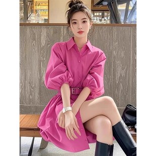 高级显气质玫红色翻领连衣裙大码女装妈妈2025春装新款灯笼袖裙子