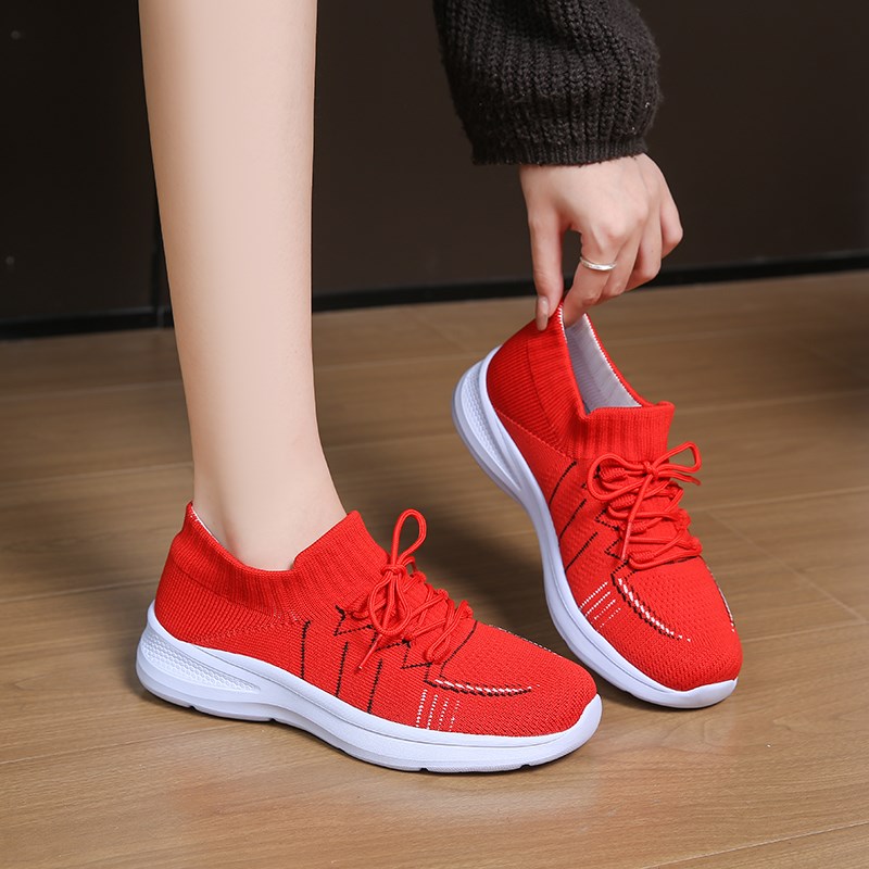 红色帆布鞋女一脚蹬妈妈布鞋女士大码鞋子41到43软底不累脚运动鞋