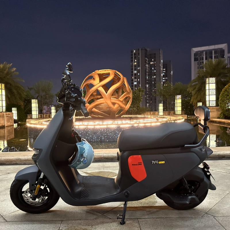 适用九9号电动车F系列一体座垫加长坐椅拓展座椅FZ110F90MF90F60