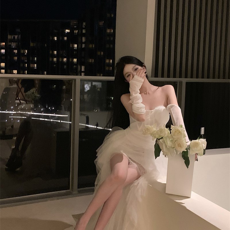 白色高级感一字肩抹胸连衣裙网纱裙蕾丝裙子不规则生日Z小礼服长