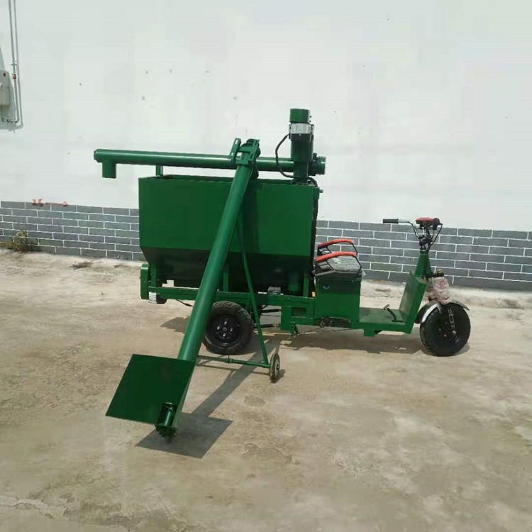 电动牛羊撒料车畜牧养殖自动喂料车正反骑猪场养殖设备加工定制