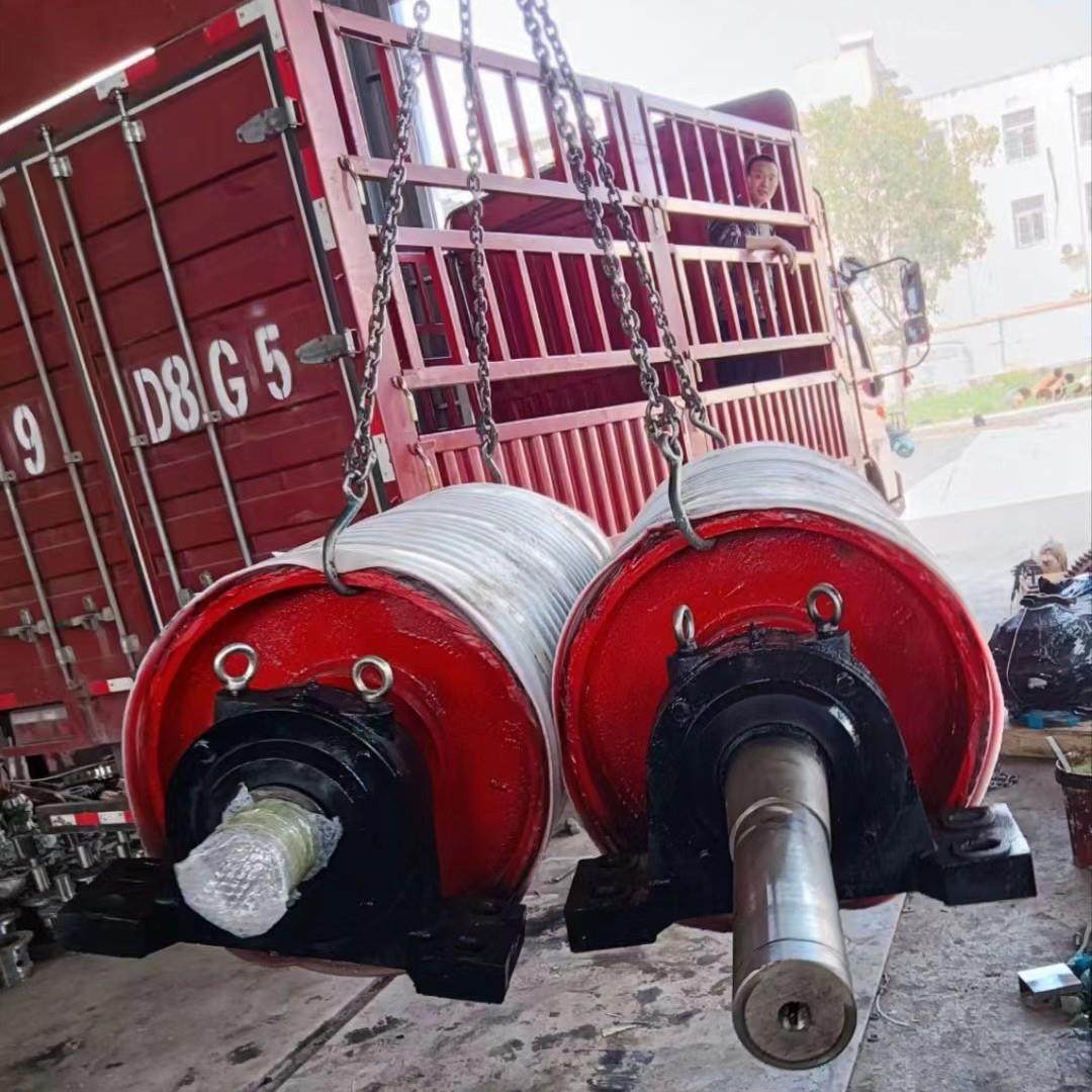 输送机用传送带改向传动辊筒质优价廉人字形菱形花纹包胶电动滚筒