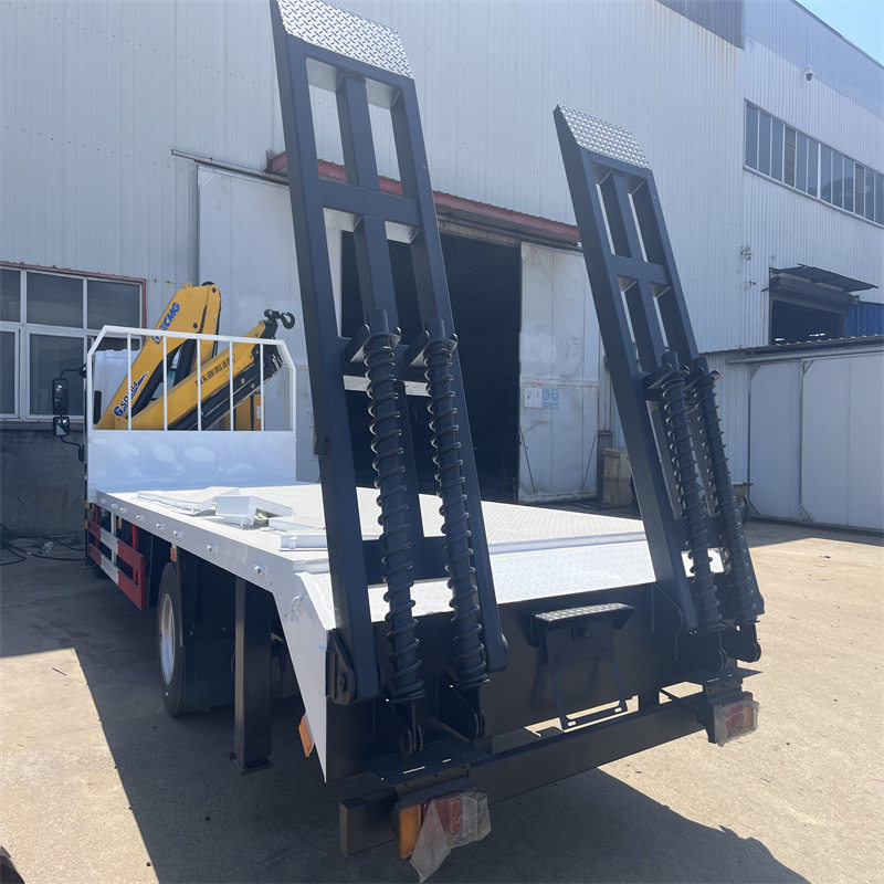 ISUZU随车吊右舵五十铃货车XCMG徐工6.3吨吊机随车起重运输车