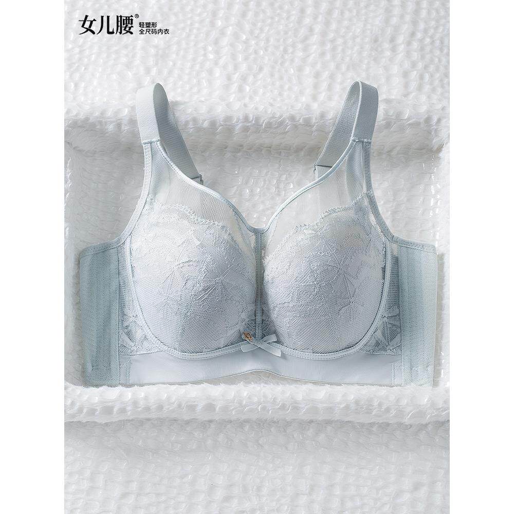 女儿的薄亲密与大乳房和小乳房，全杯乳房缩小，反下垂，俯卧撑，