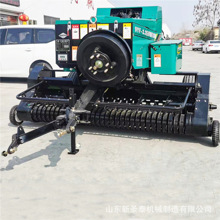 小麦秸秆捡拾打捆机工作视频四轮牵引自动操作秸秆捡拾打捆机效果