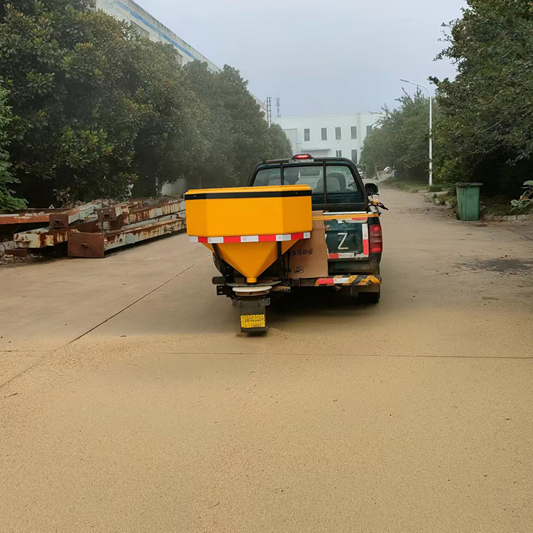 高速公路电动融雪剂撒盐机 甩盘式不锈钢养护撒布机 皮卡清雪