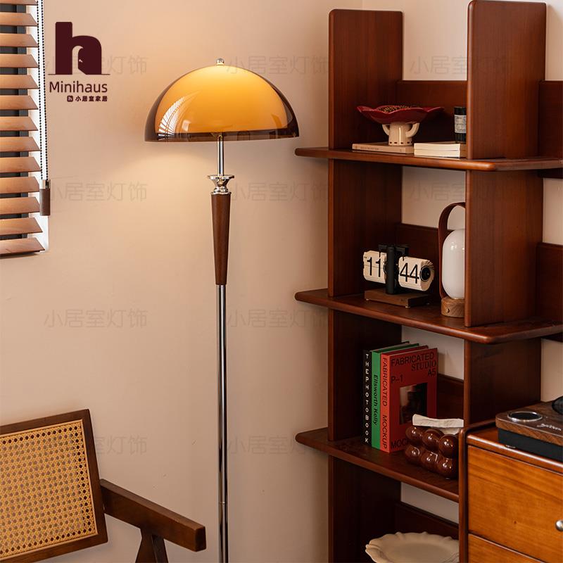小居室落地灯中古侘寂风客厅沙发旁气氛灯高级感法式卧室立式台灯