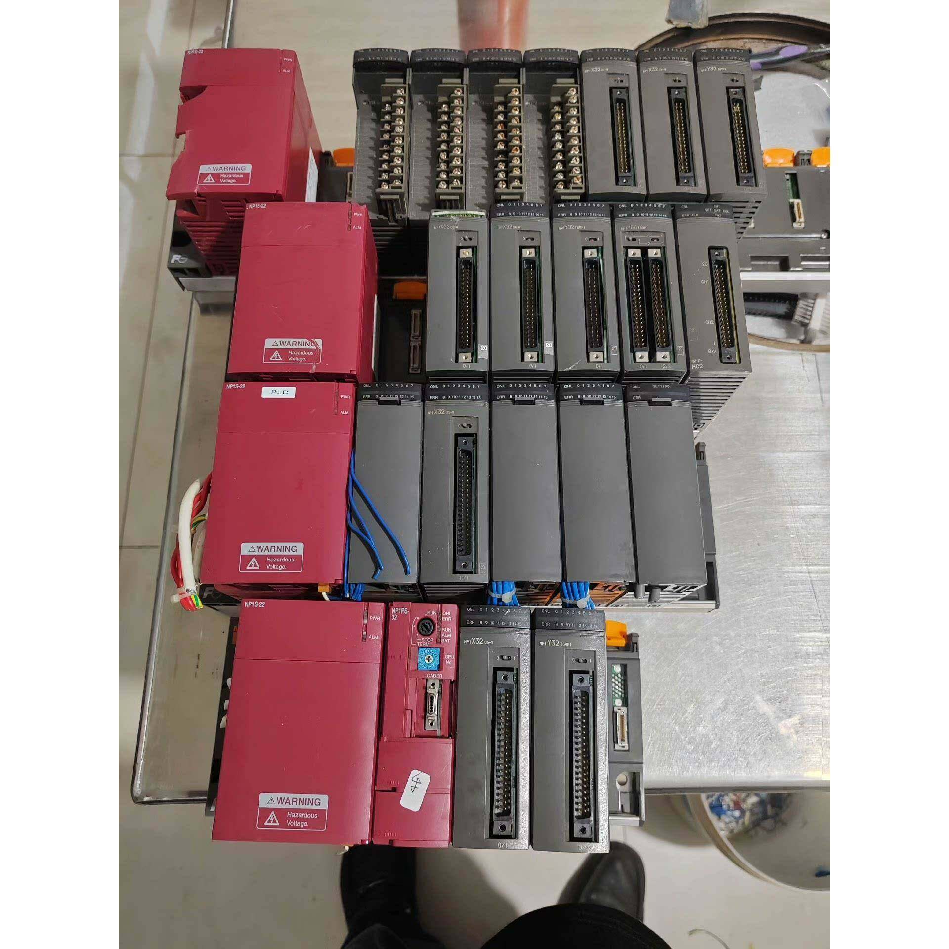 议价PLC四套，有几个少盖板，2台盖板破损，