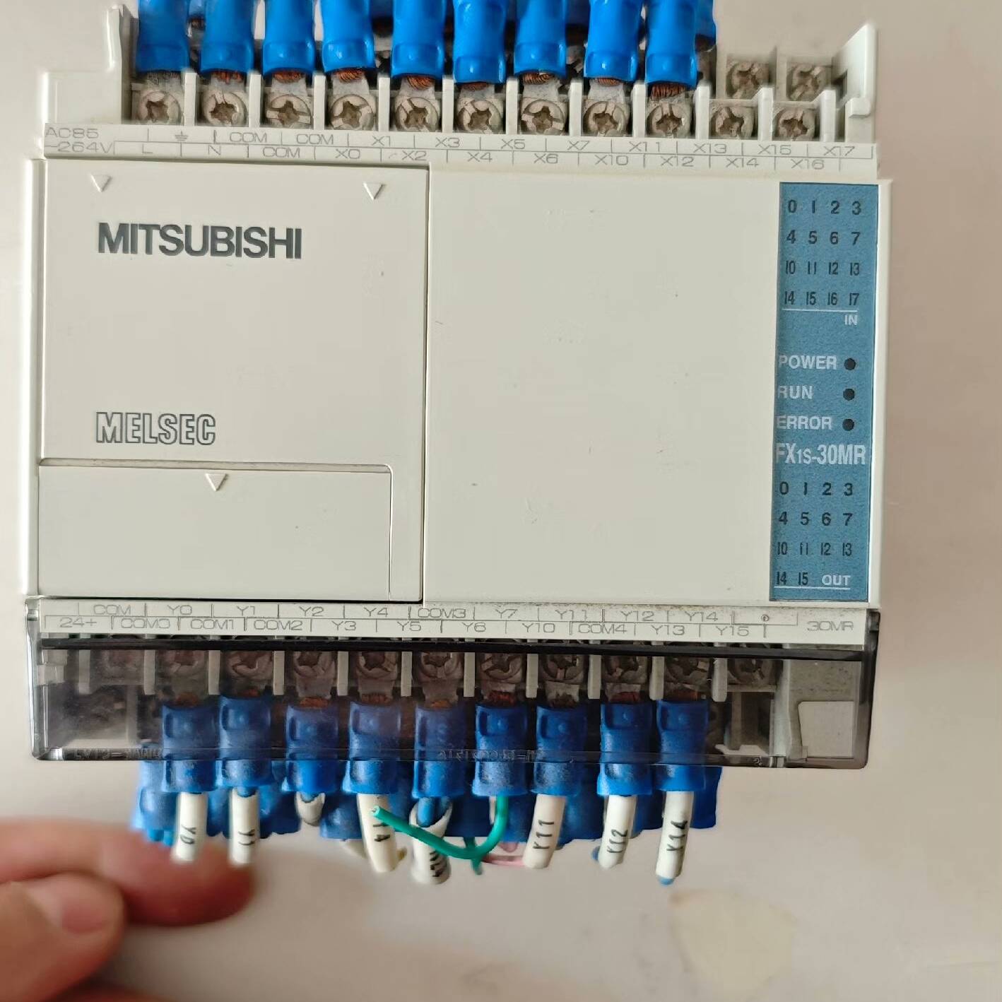 议价plc，FX1S-30MR-001,功能包好，成色如图，