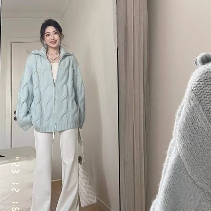 高级感慵懒风奶蓝色毛衣外套女款秋冬季K新款爆款加厚针织开衫上