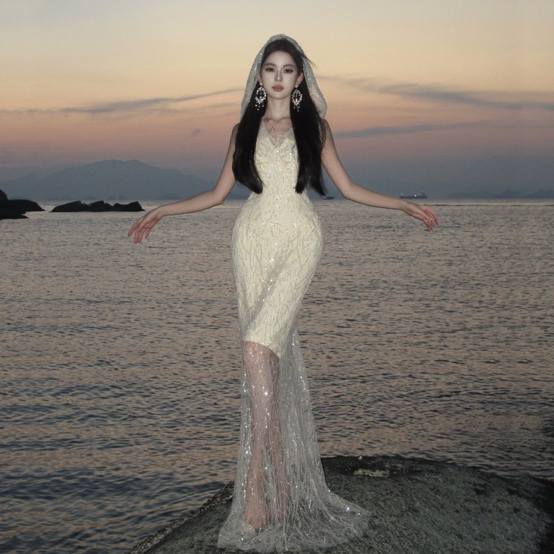 轻奢小众沙丘废土风亮片连衣裙高级感连帽生日裙小礼服气质包臀裙