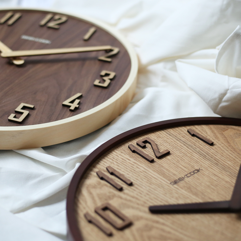 日式装饰挂钟简约现代客厅木质静音挂墙表办公室原木色创意石英钟