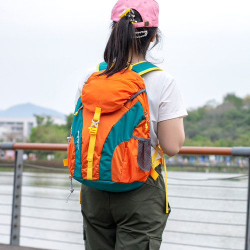 户外短途旅行双肩包女士2025新款轻便超轻25升登山背包大容量旅游