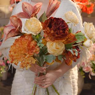 （秋意）焦边牡丹绣球露莲玫瑰花等彷真花做成一束秋色系花束假花