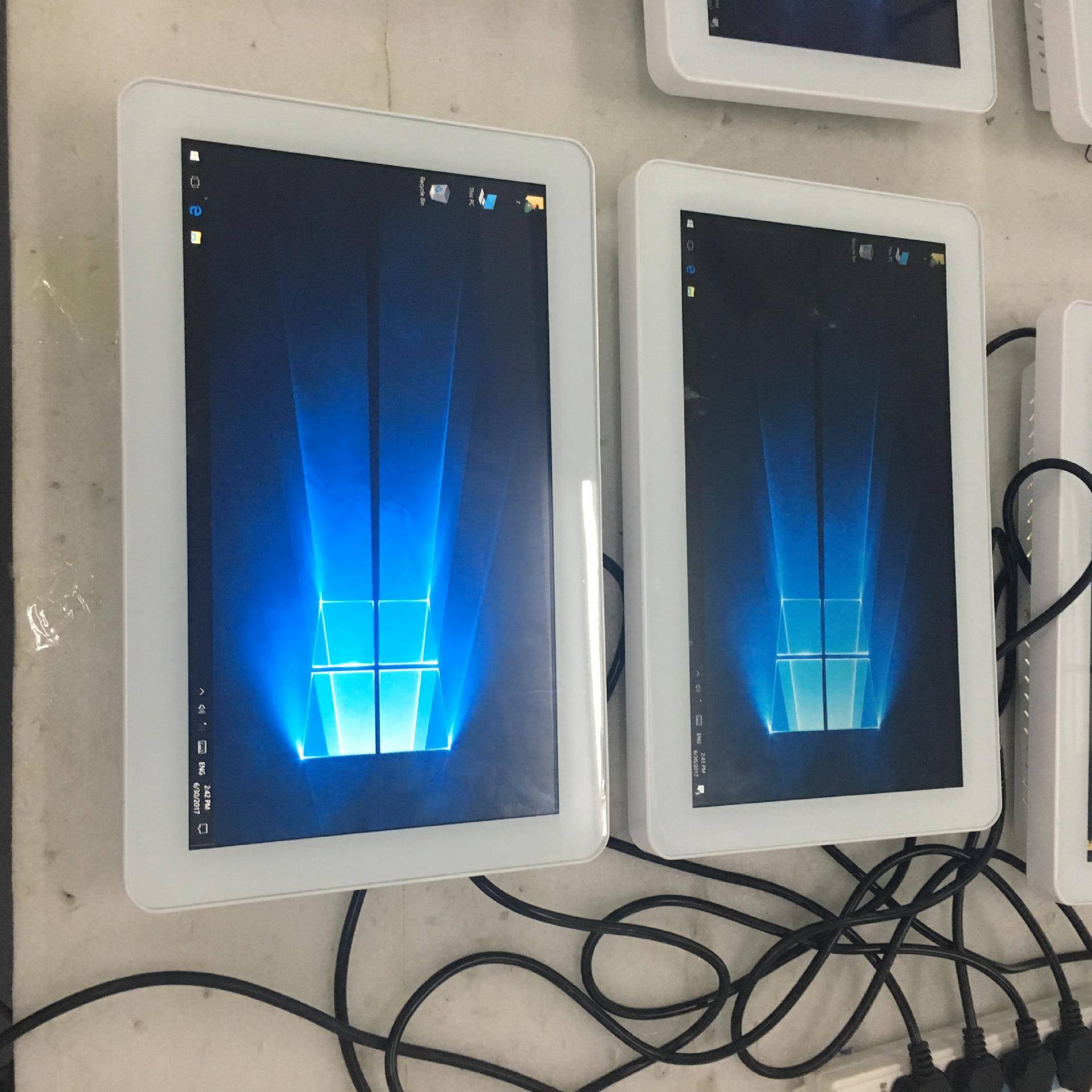 万15.6寸白色壁挂电容广告一体机高清液晶触摸显示屏平板电脑