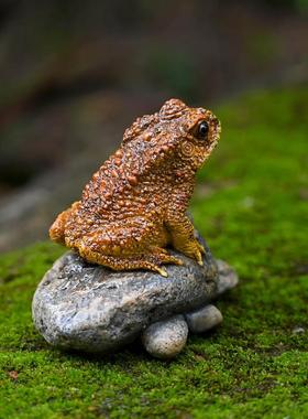 彷真蟾蜍摆件花园盆景假山造景树脂招财金蟾工艺礼品摆饰桌面装饰