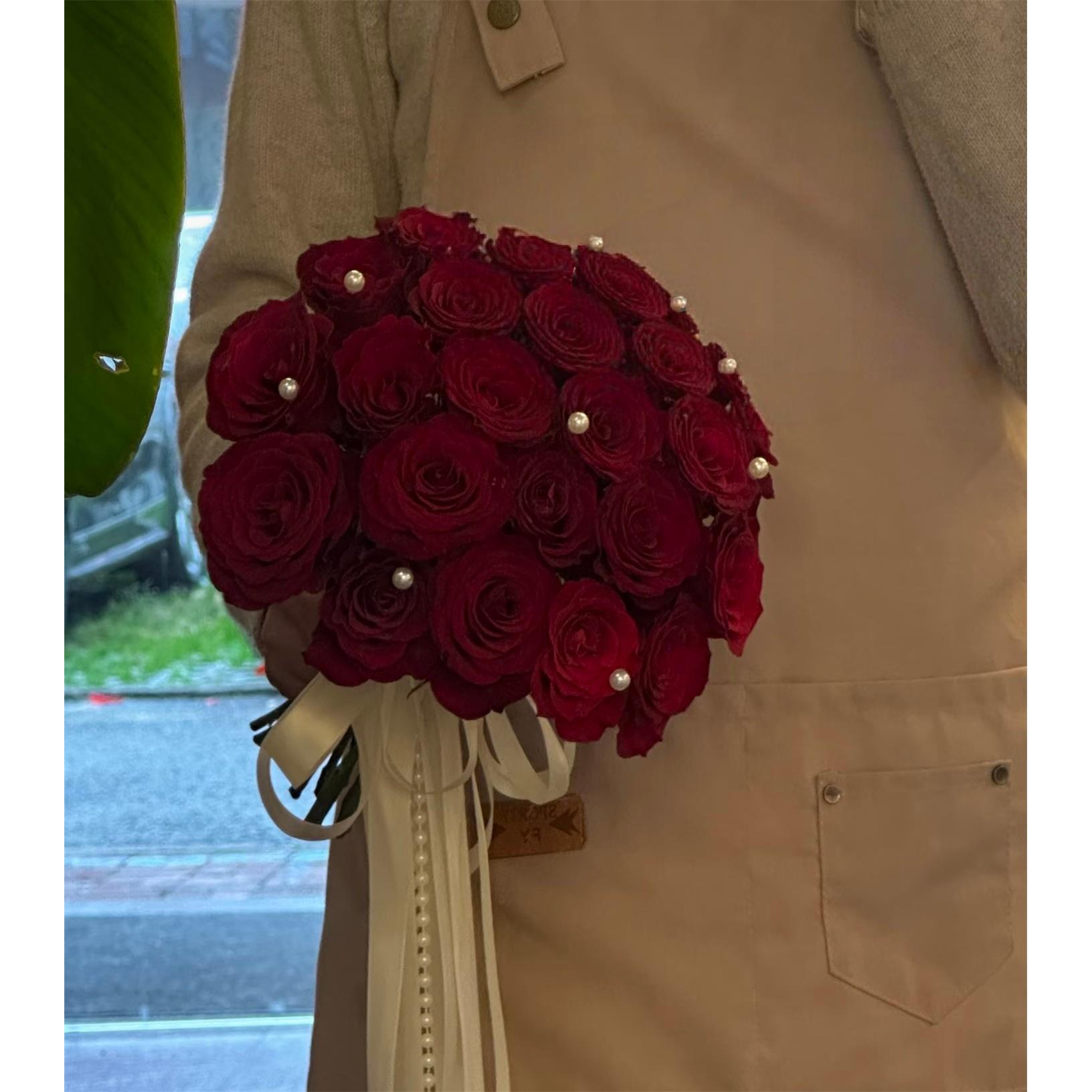 中式新娘结婚红色手捧花仿真花束玫瑰婚礼道具领证新款拍照